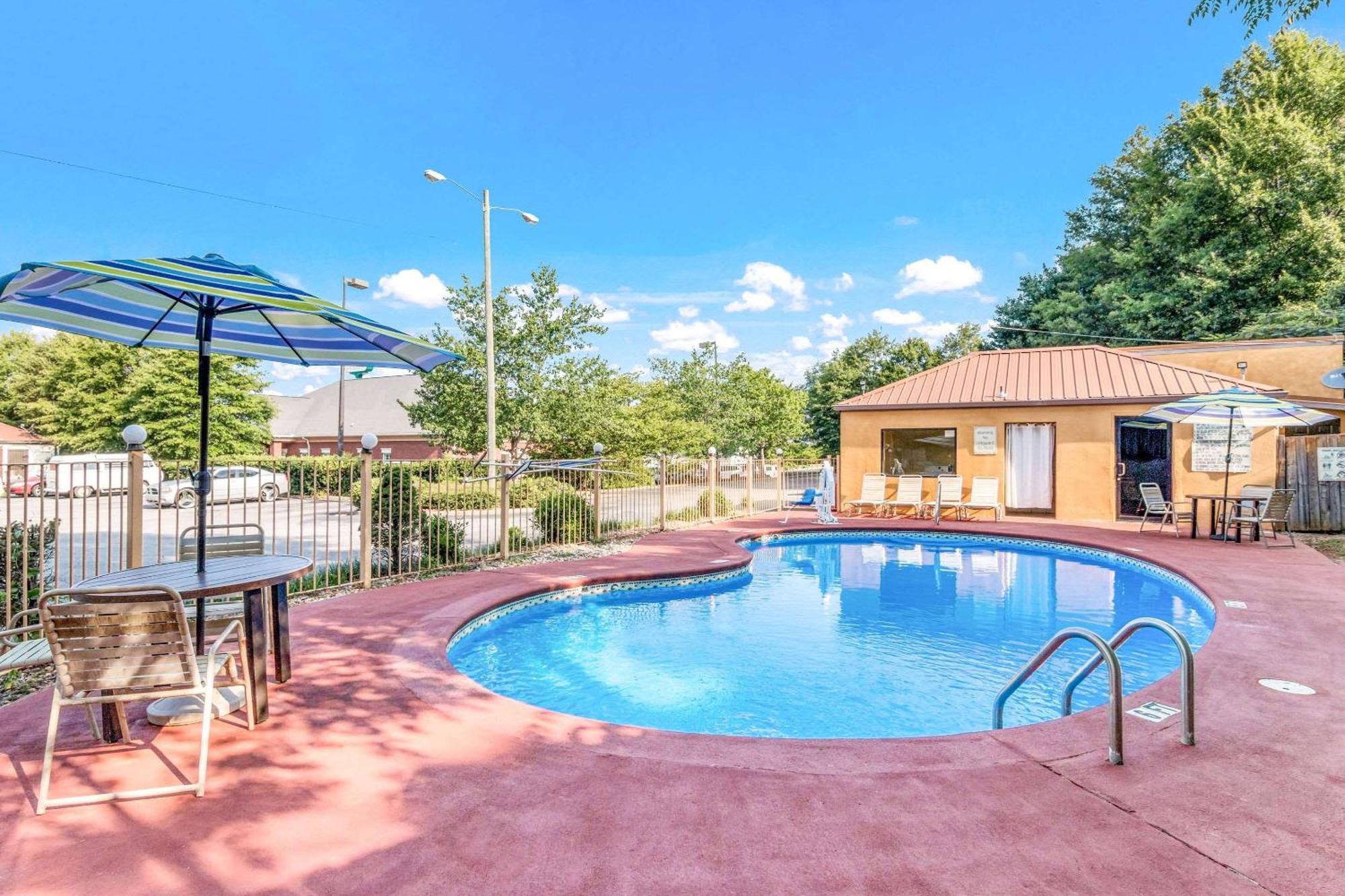 Econo Lodge Inn & Suites Griffin Buitenkant foto